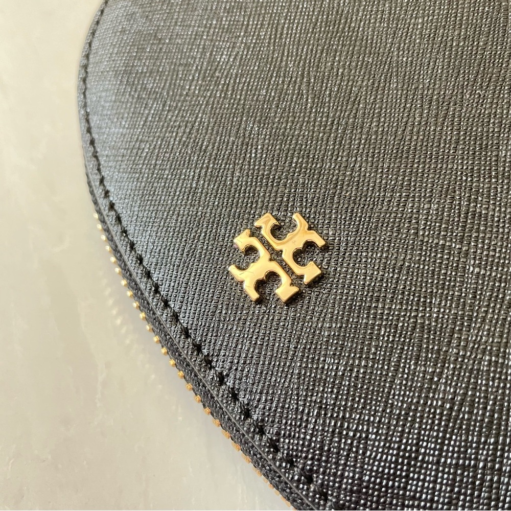 Tory Burch - Robinson Small Makeup Bag- Black - Picture 13 of 14